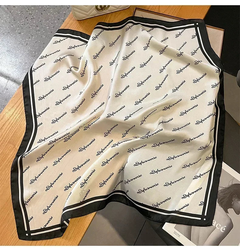 🧣 Pañuelo de Satén Geru Giraffe – Elegancia y Versatilidad