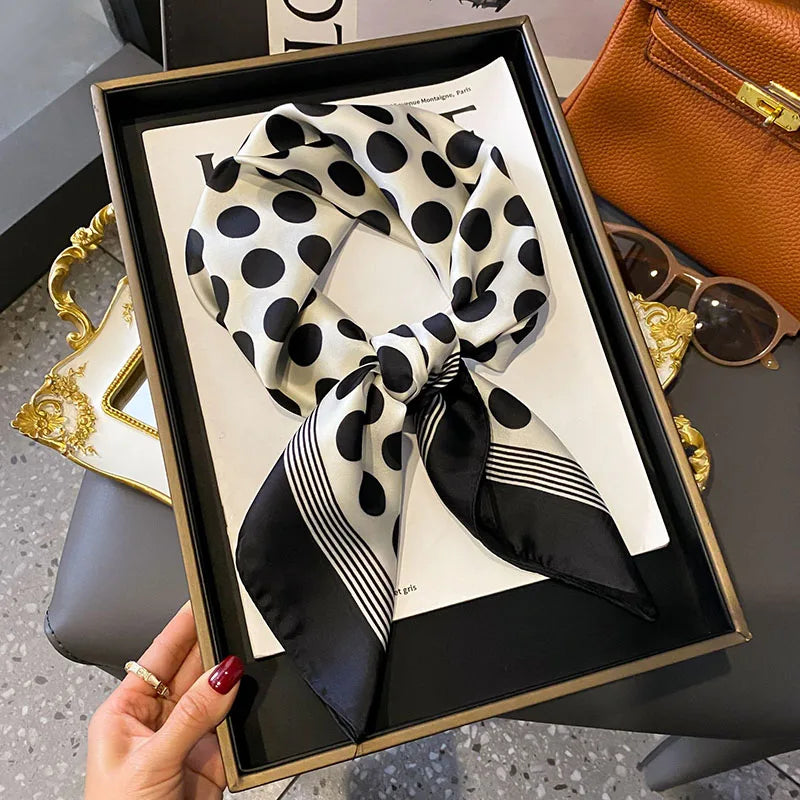 🧣 Pañuelo de Imitación Seda – Elegante y Versátil