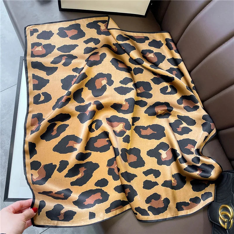 📌 Pañuelo Vintage Leopardo