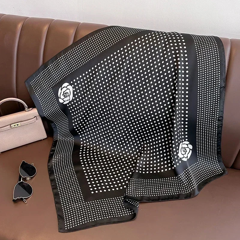 🧣 Pañuelo de Satén Geru Giraffe – Elegancia y Versatilidad