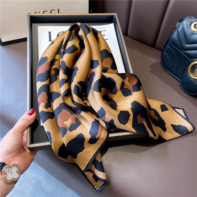📌 Pañuelo Vintage Leopardo