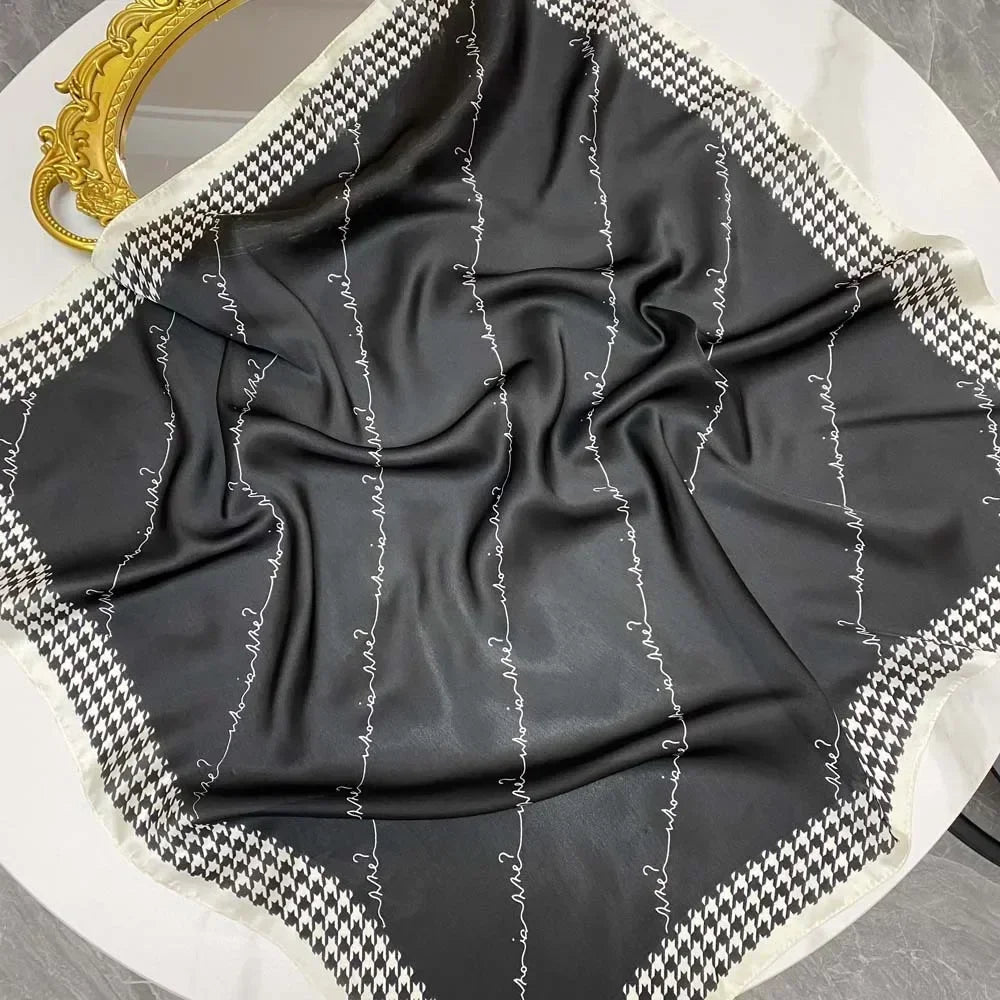 🧣 Pañuelo de Satén Geru Giraffe – Elegancia y Versatilidad